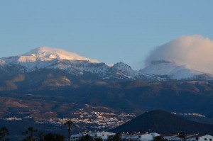 Zuckerhut fasziniert im Wolkenmeer